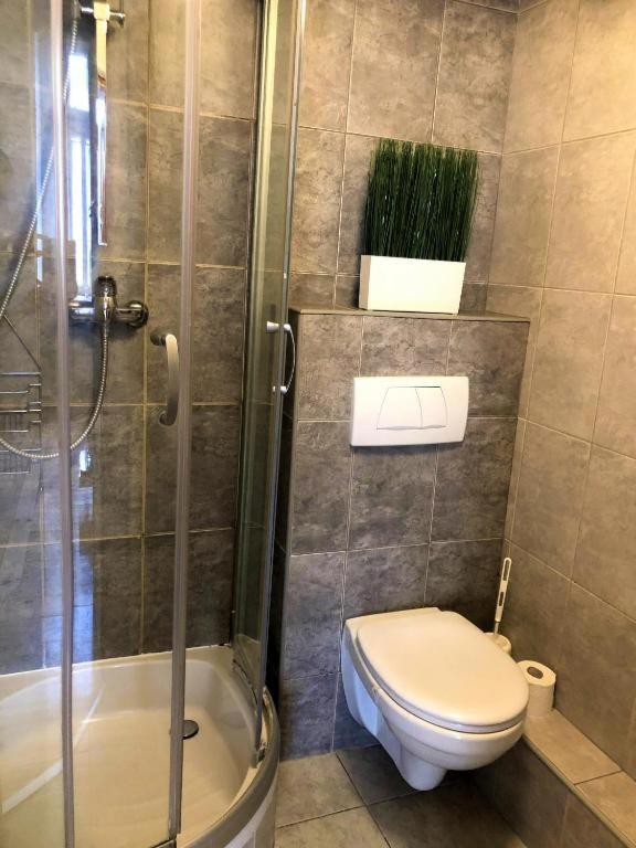 Wilcza 54 Prywatne Mieszkanie Z Balkonem W Centrum 400M Od Dworca Centralnego Samodzielne Zameldowanie! Self Check-In System! Varsó Kültér fotó